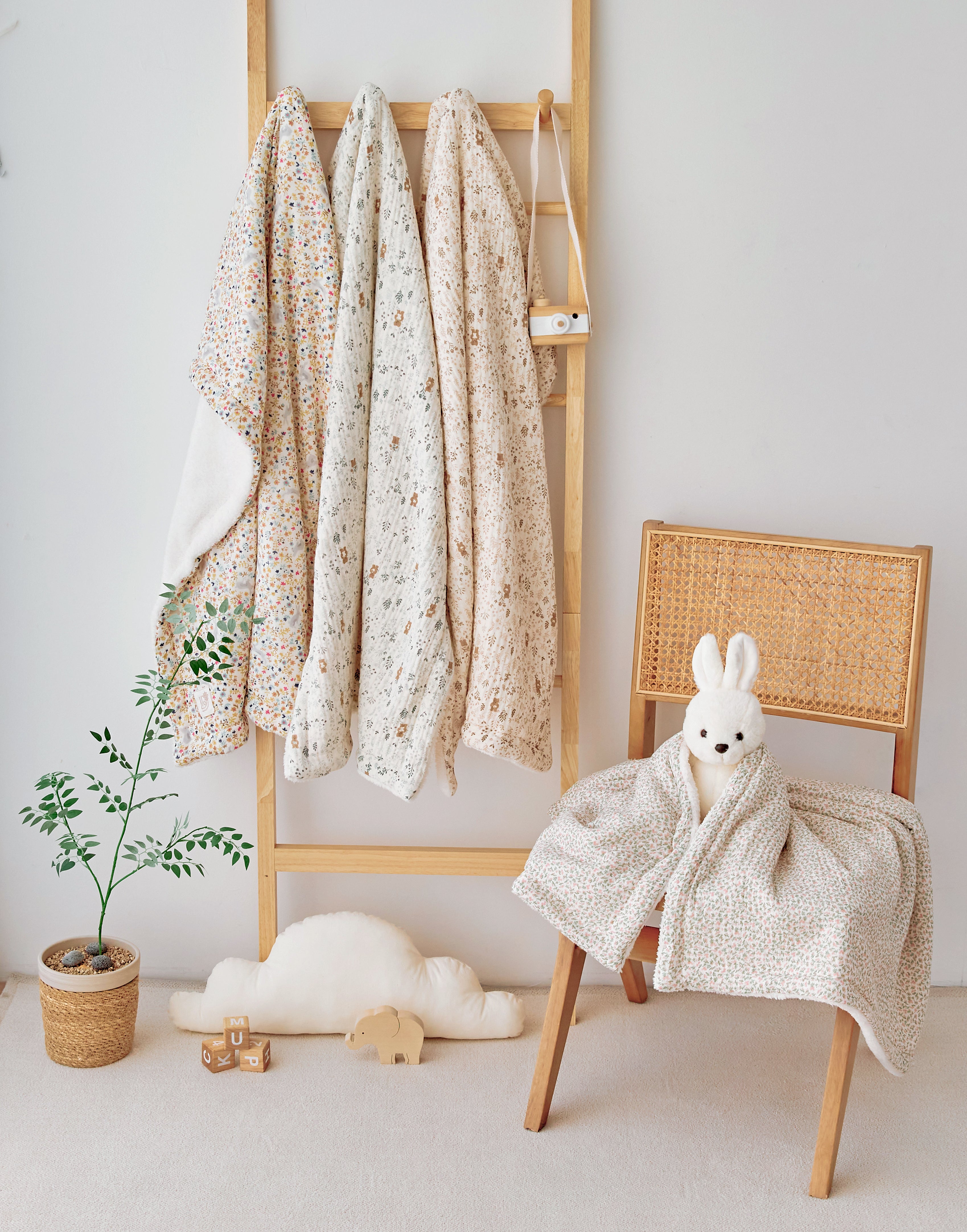 Gauze Sherpa Baby Stroller Blankets in Bunny Bear Flower patterns